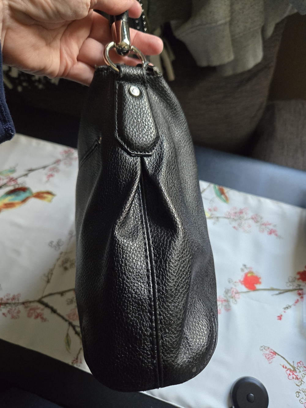 Relic Classic Black Leather Shoulder Bag with Studded Handle - Picture 6 of 13